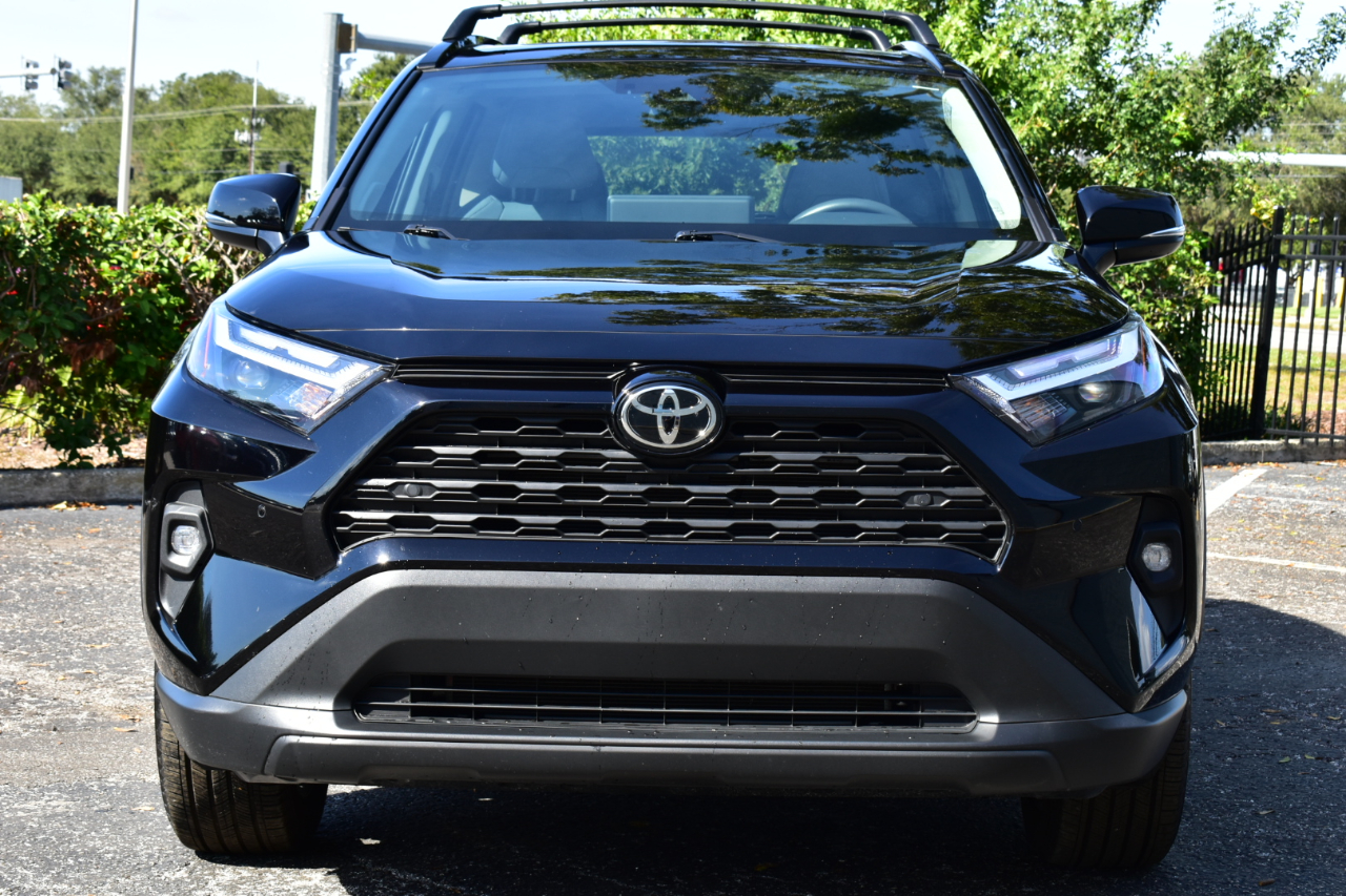 Toyota RAV4 XLE Premium FWD (Natl) 2025