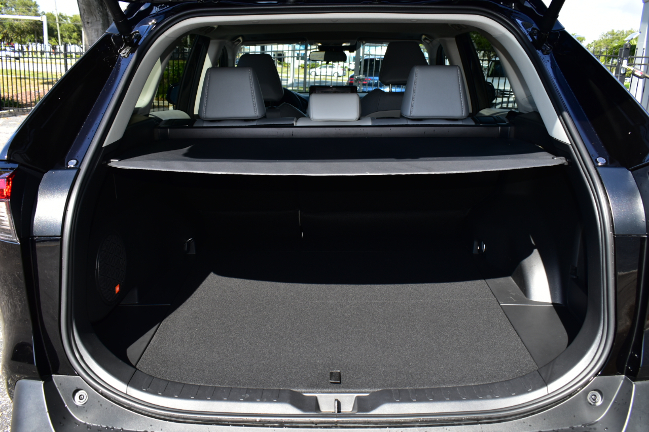 Toyota RAV4 XLE Premium FWD (Natl) 2025