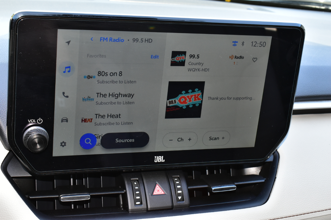 Toyota RAV4 XLE Premium FWD (Natl) 2025