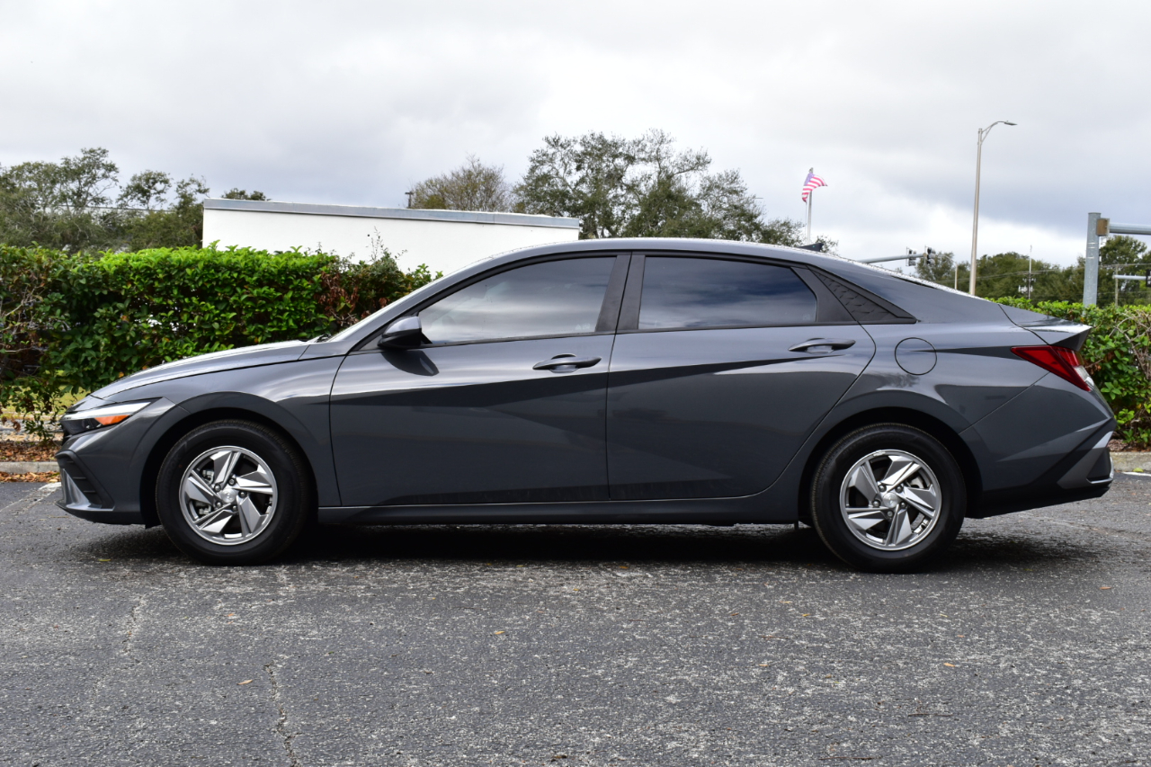 Hyundai Elantra SE IVT 2025