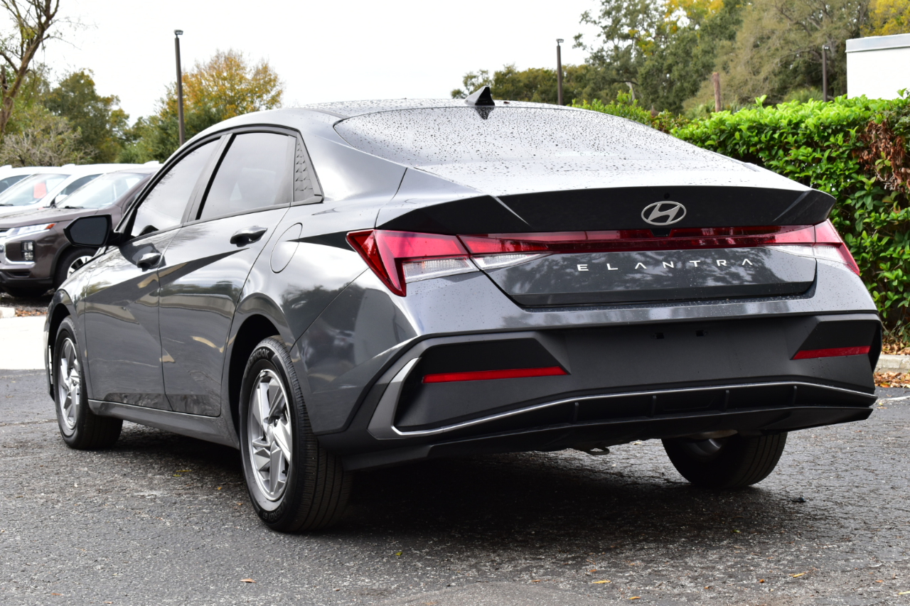 Hyundai Elantra SE IVT 2025