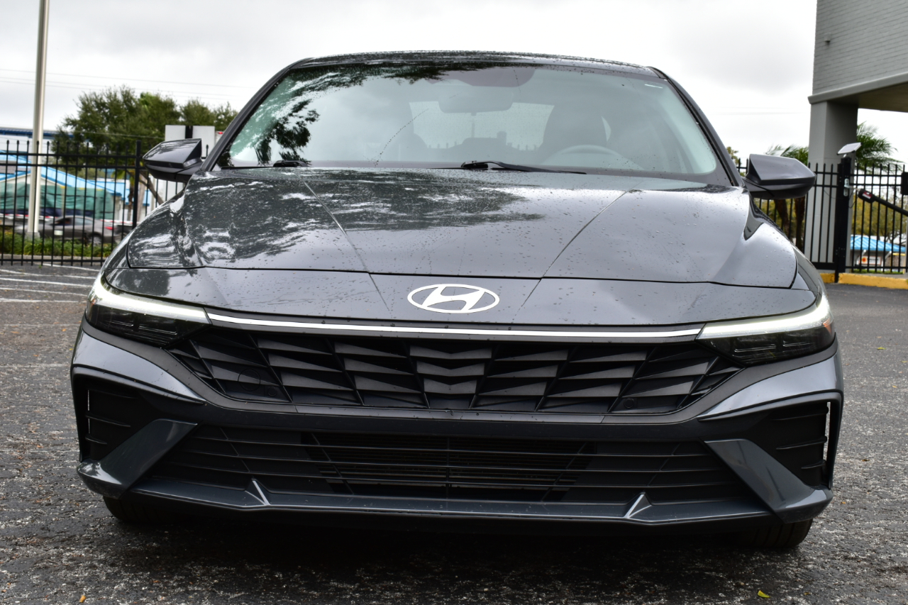 Hyundai Elantra SE IVT 2025