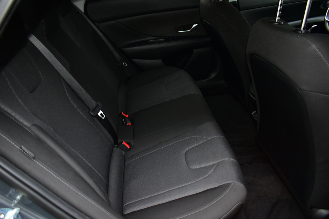 Hyundai Elantra SE IVT 2025