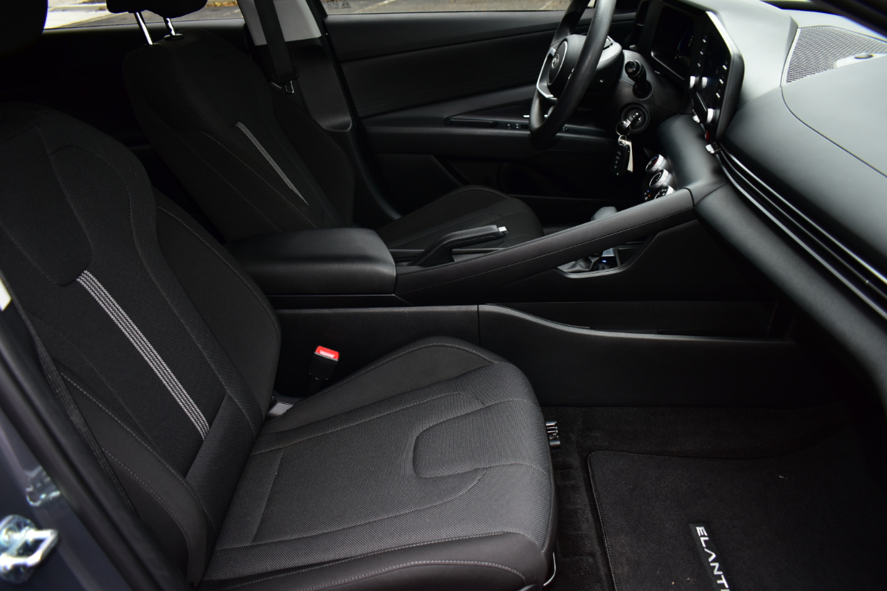 Hyundai Elantra SE IVT 2025