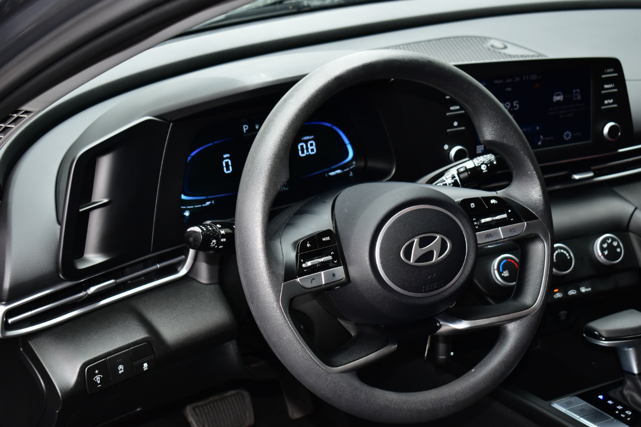 Hyundai Elantra SE IVT 2025