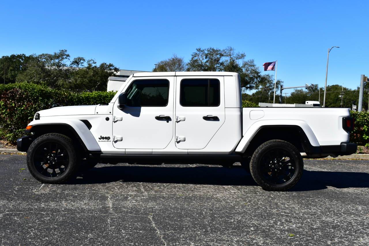 Jeep Gladiator Nighthawk 4x4 *Ltd Avail* 2025