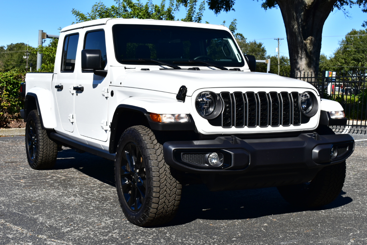 Jeep Gladiator Nighthawk 4x4 *Ltd Avail* 2025