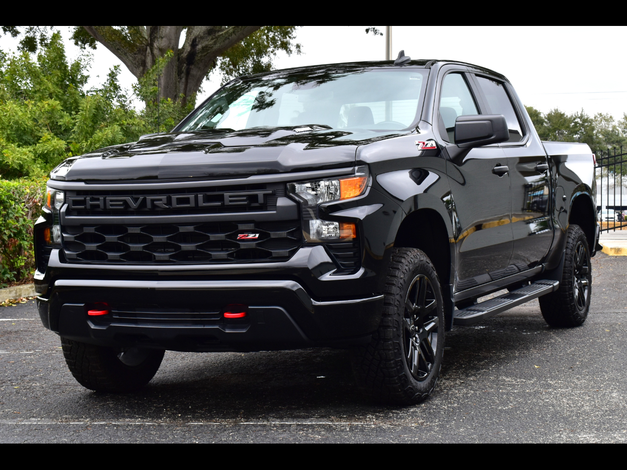 Chevrolet Silverado 1500 4WD Crew Cab 147" Custom Trail Boss 2025