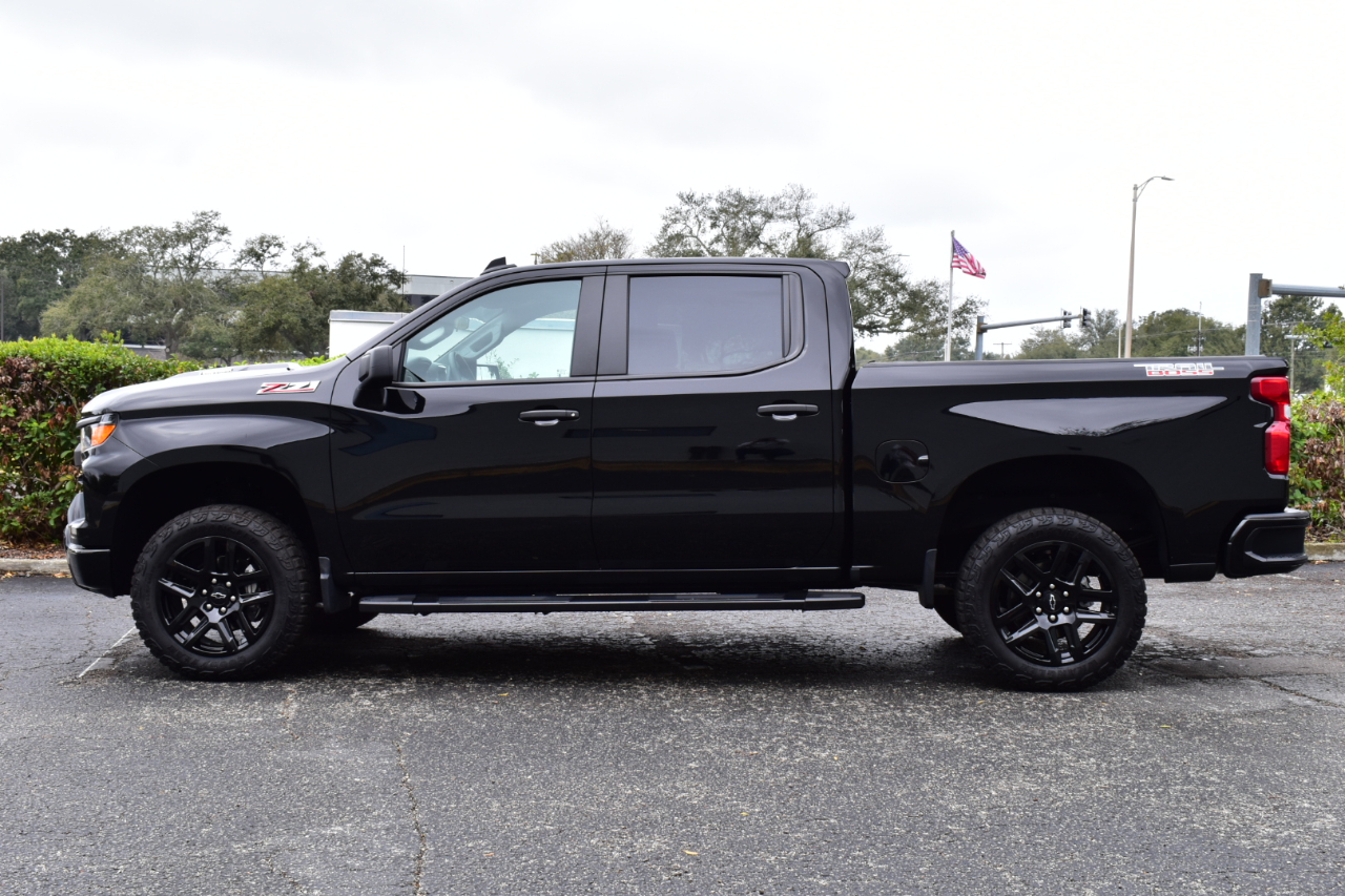 Chevrolet Silverado 1500 4WD Crew Cab 147" Custom Trail Boss 2025