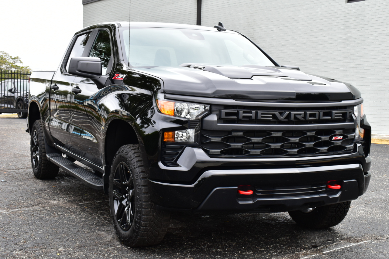 Chevrolet Silverado 1500 4WD Crew Cab 147" Custom Trail Boss 2025