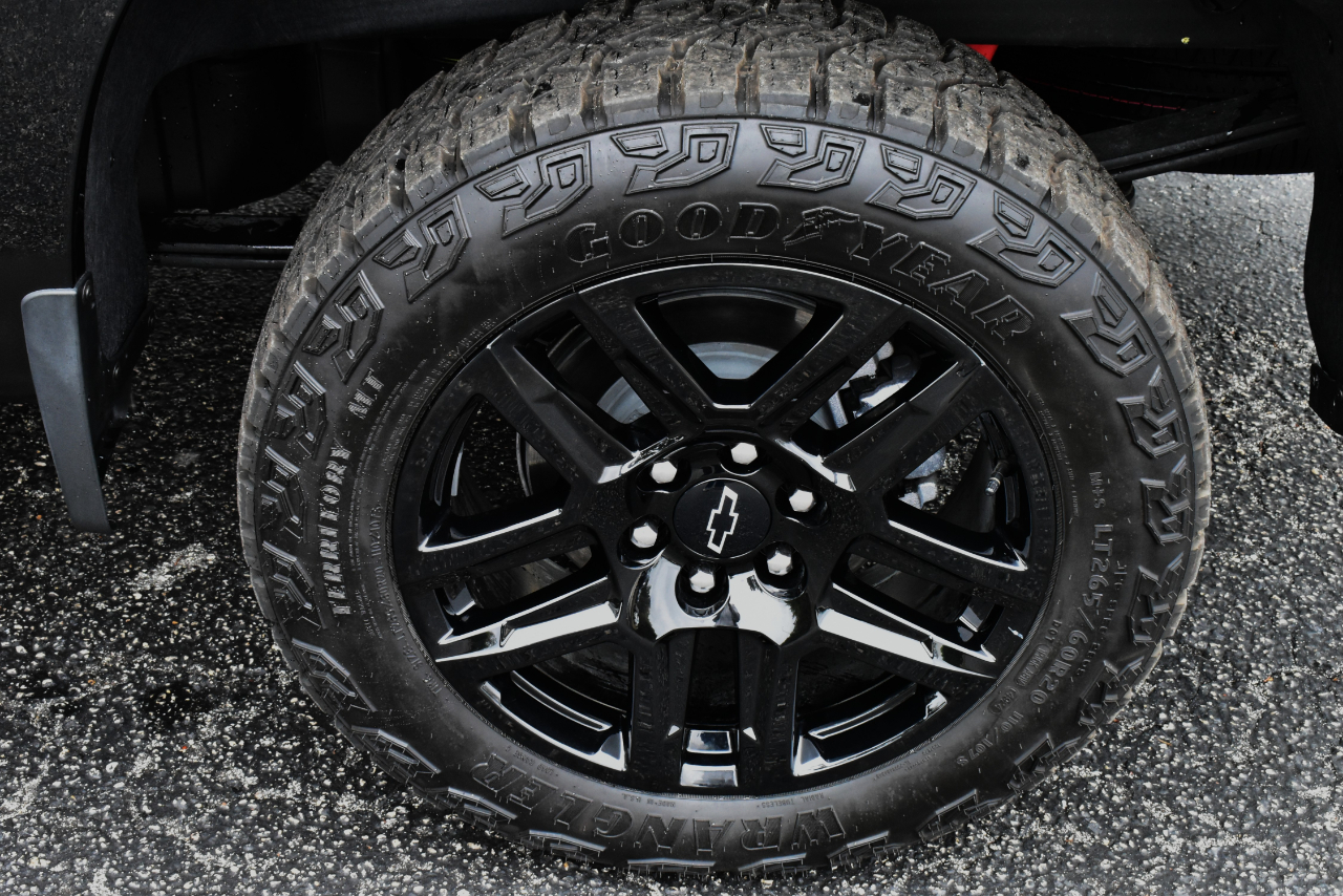 Chevrolet Silverado 1500 4WD Crew Cab 147" Custom Trail Boss 2025