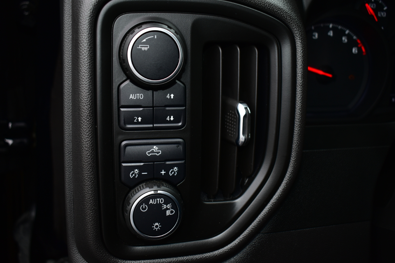 Chevrolet Silverado 1500 4WD Crew Cab 147" Custom Trail Boss 2025