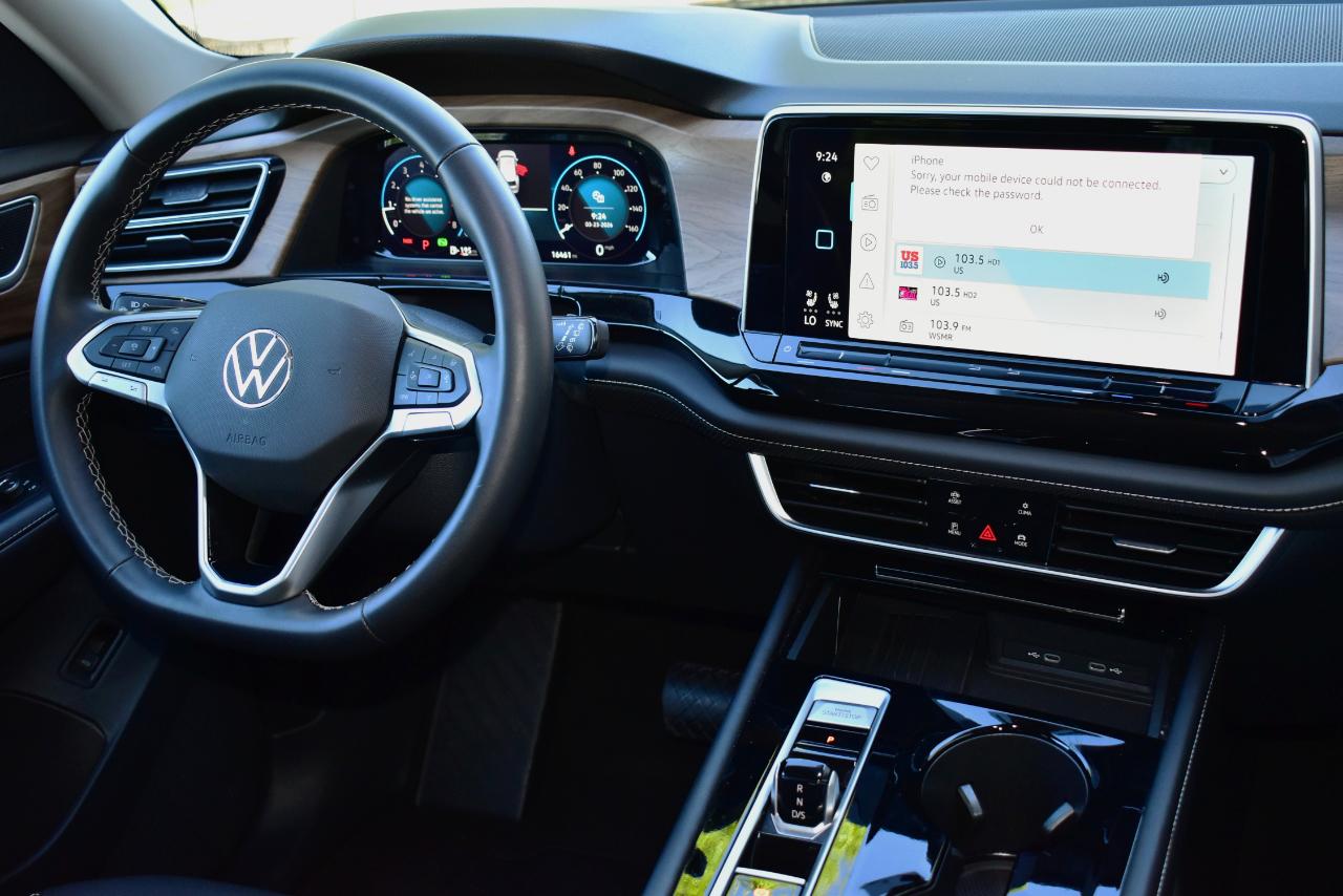 Volkswagen Atlas 2.0T SE w/Technology FWD 2025