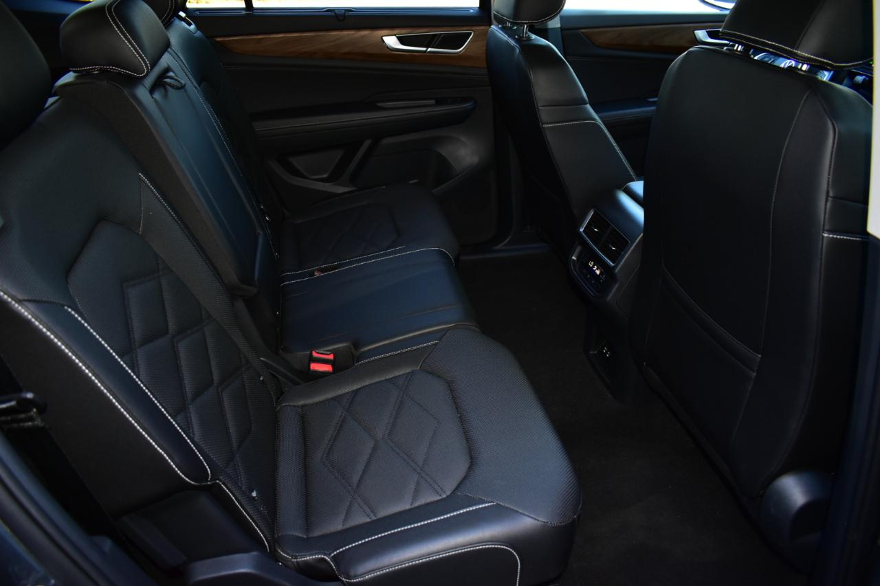 Volkswagen Atlas 2.0T SE w/Technology FWD 2025