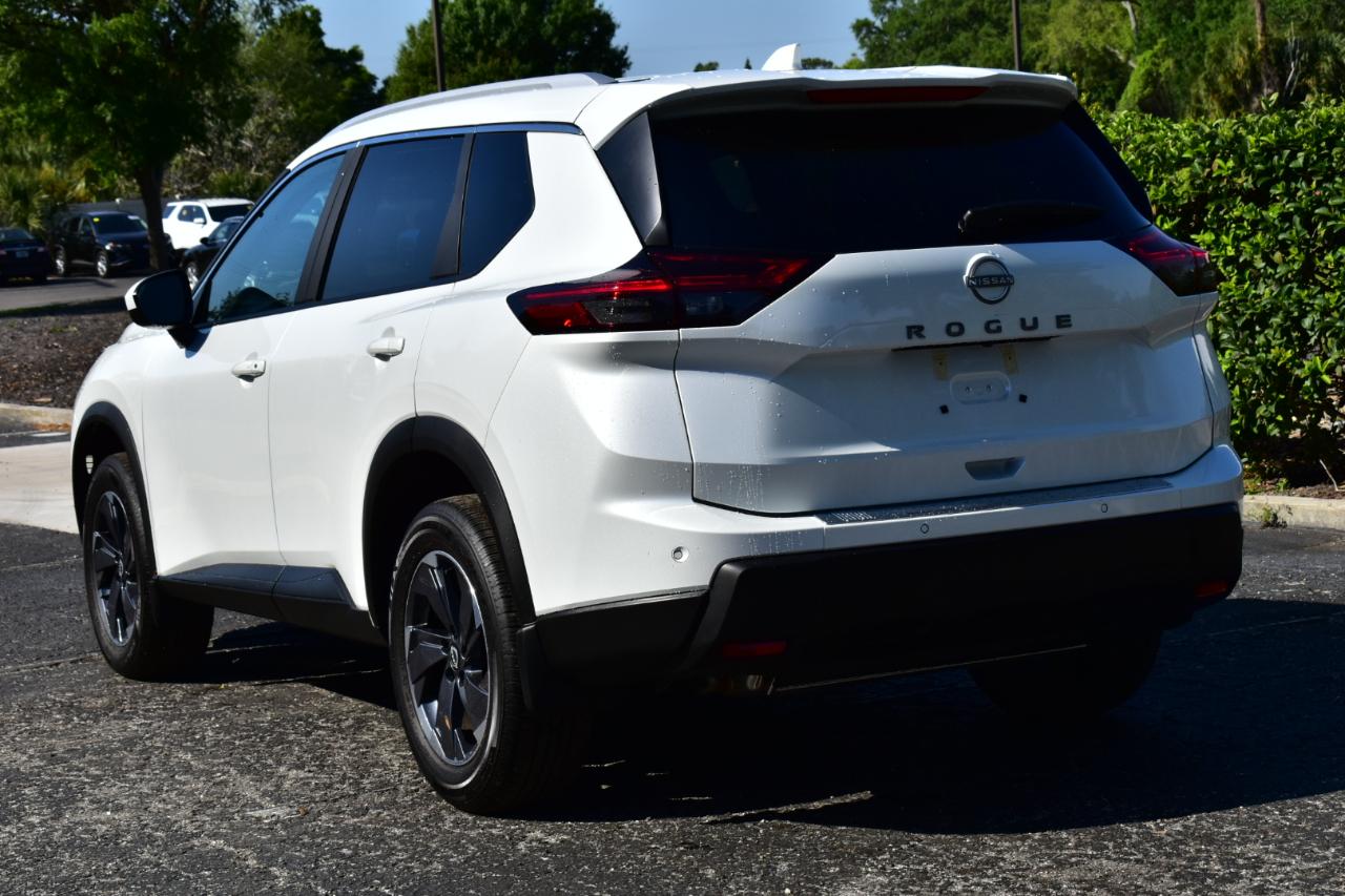 Nissan Rogue FWD SV *Ltd Avail* 2026