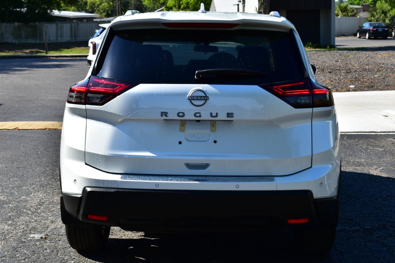 Nissan Rogue FWD SV *Ltd Avail* 2026