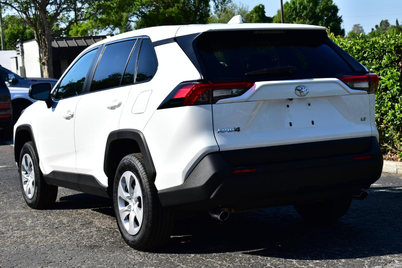 Toyota RAV4 LE FWD (Natl) 2025