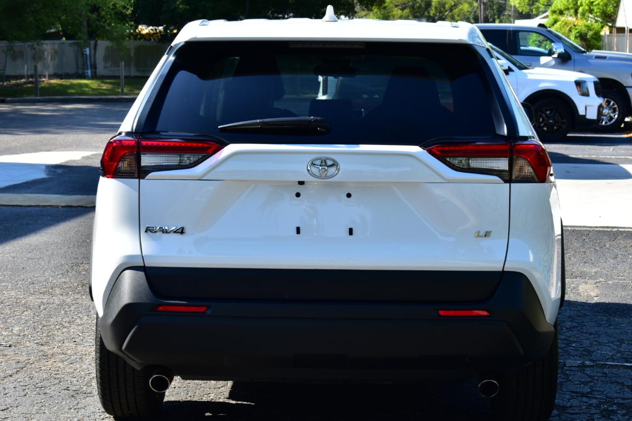 Toyota RAV4 LE FWD (Natl) 2025