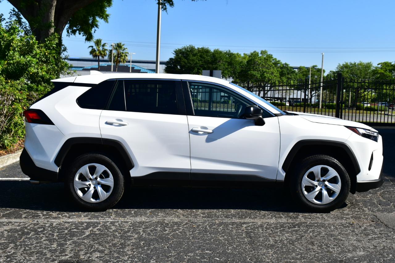 Toyota RAV4 LE FWD (Natl) 2025