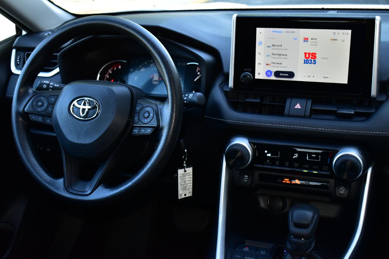 Toyota RAV4 LE FWD (Natl) 2025