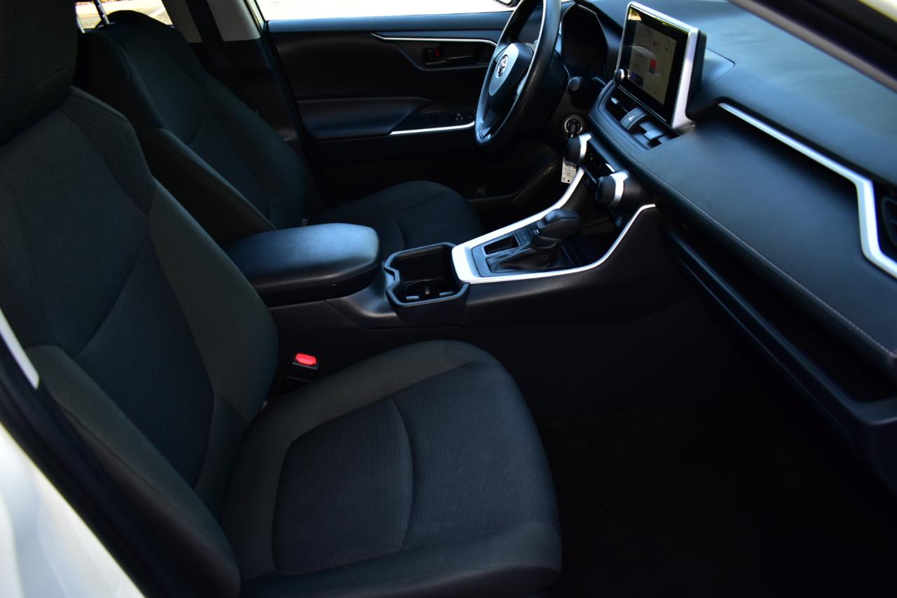 Toyota RAV4 LE FWD (Natl) 2025