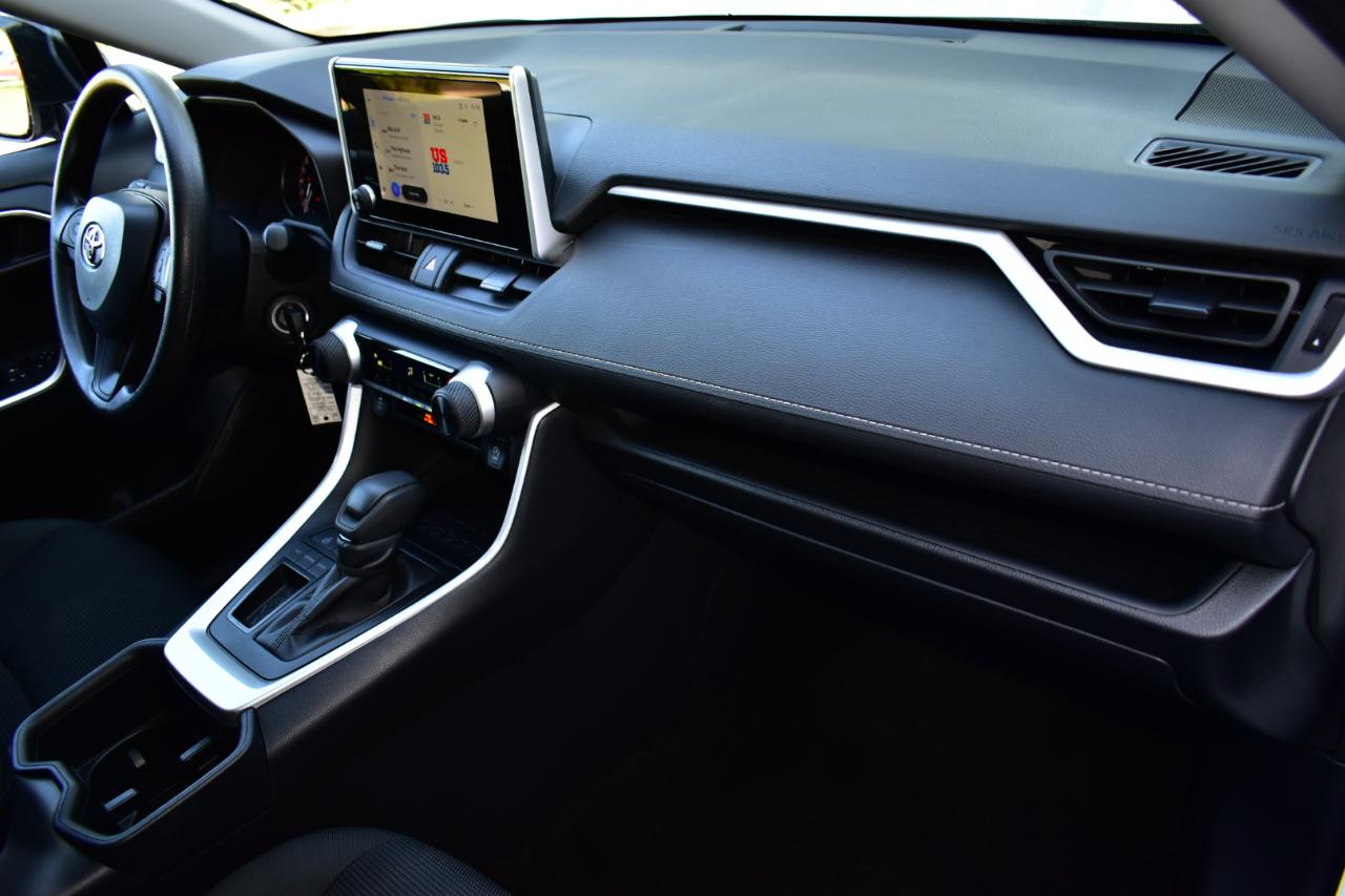 Toyota RAV4 LE FWD (Natl) 2025