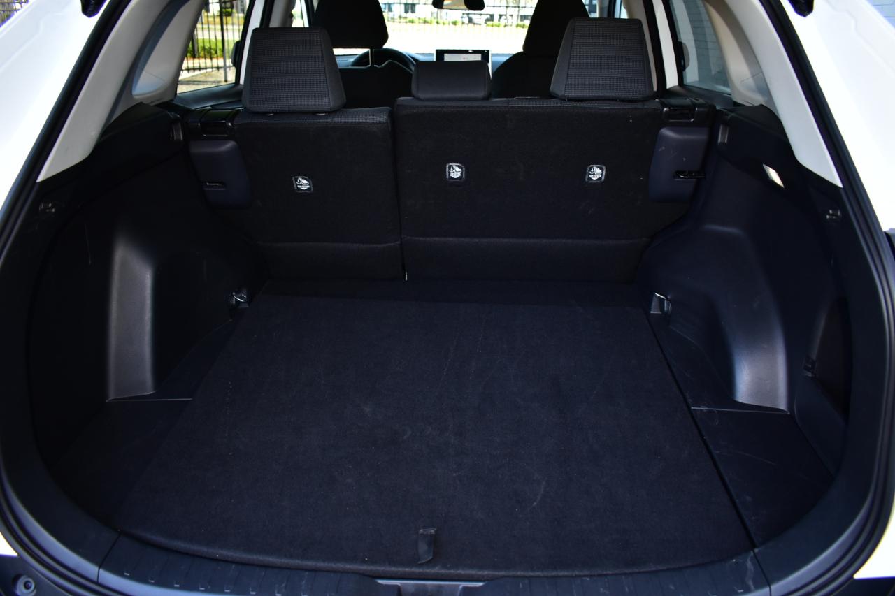 Toyota RAV4 LE FWD (Natl) 2025