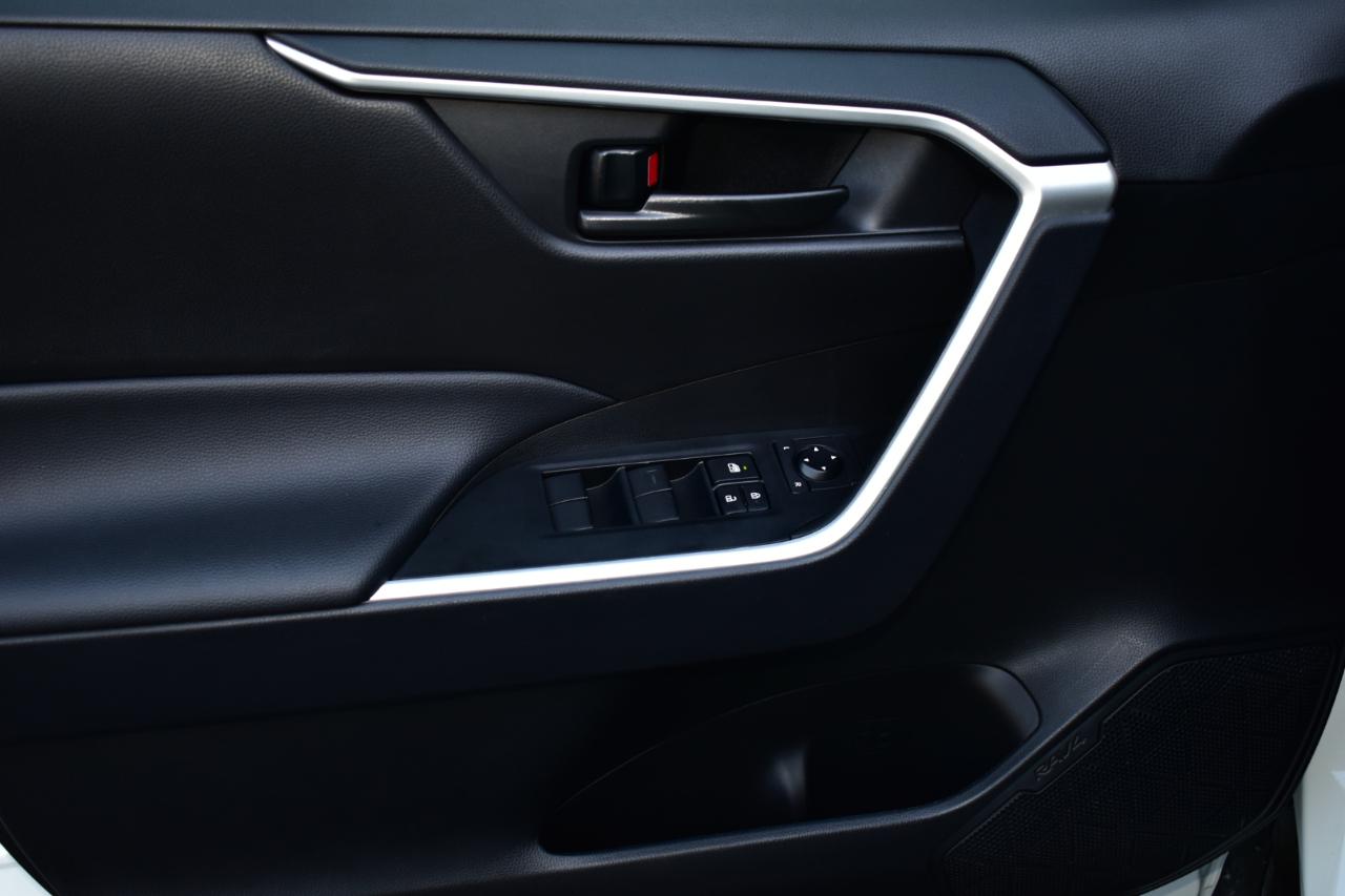 Toyota RAV4 LE FWD (Natl) 2025