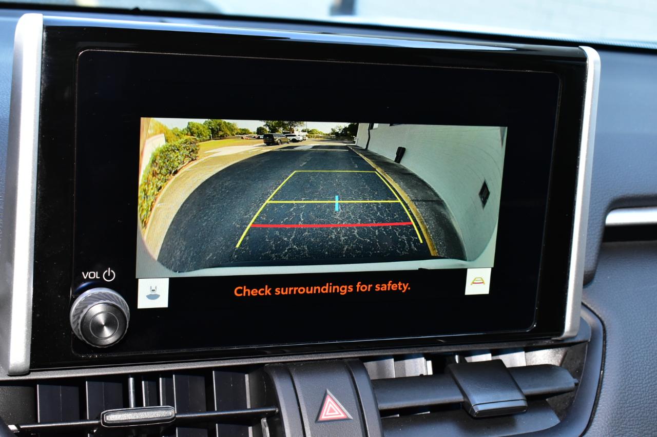 Toyota RAV4 LE FWD (Natl) 2025