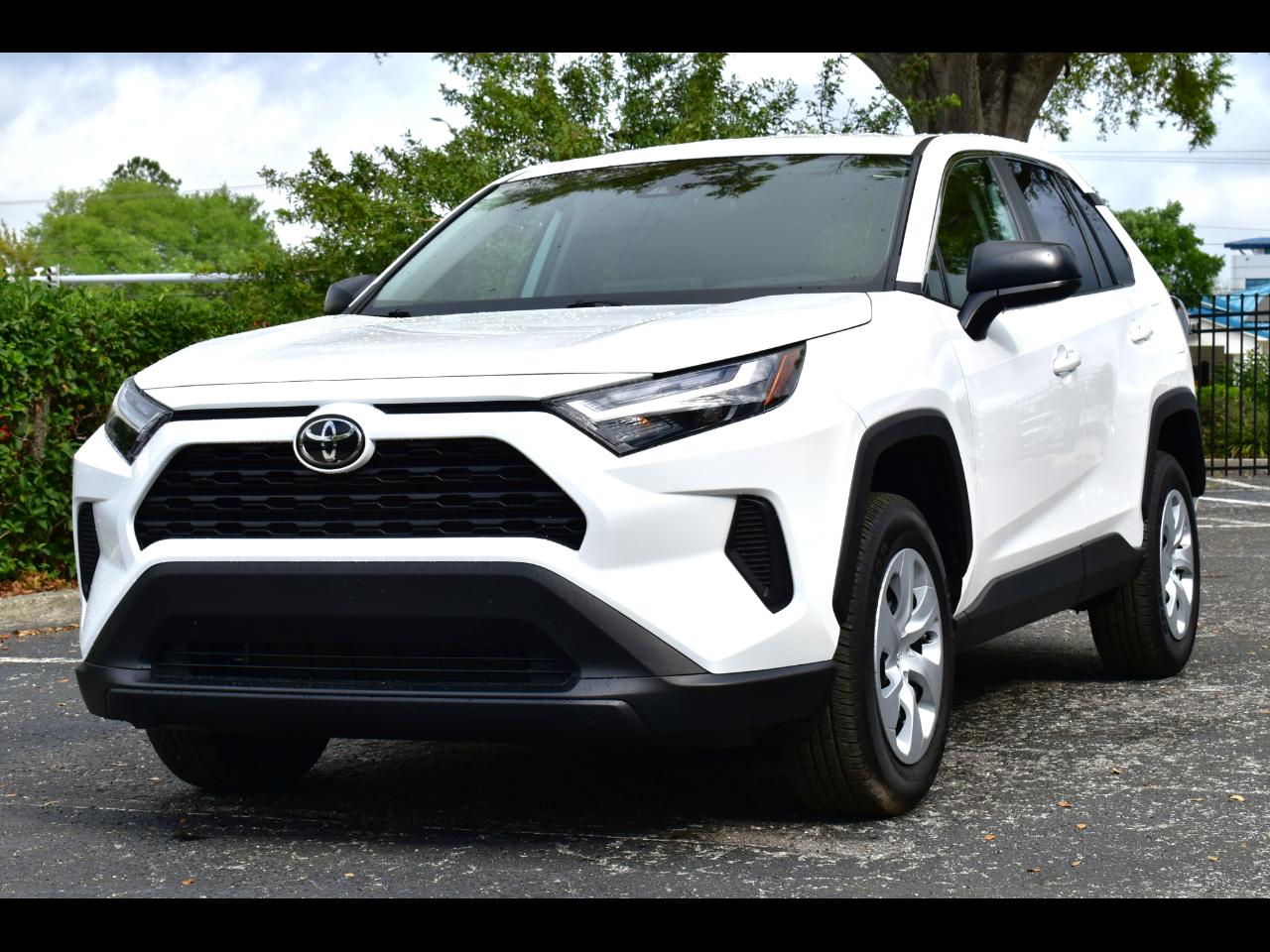 Toyota RAV4 LE FWD (Natl) 2025
