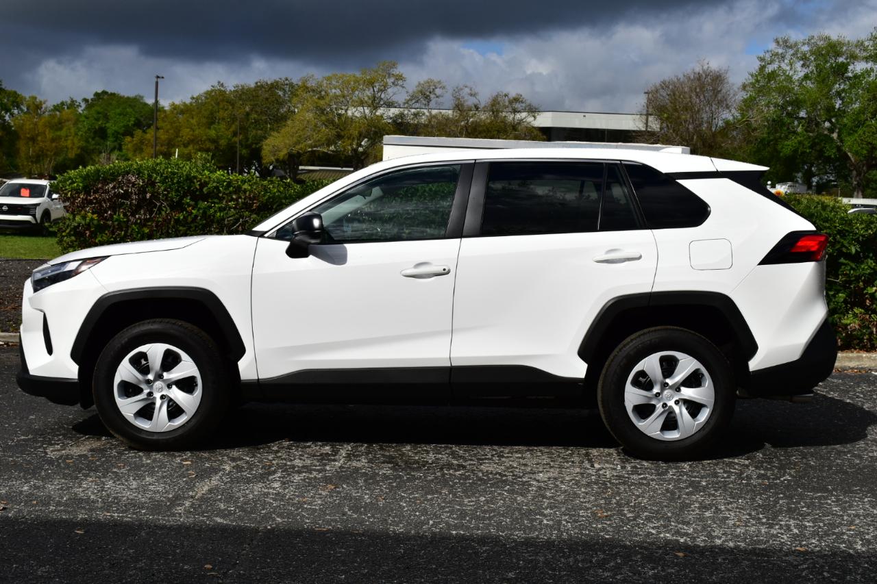 Toyota RAV4 LE FWD (Natl) 2025