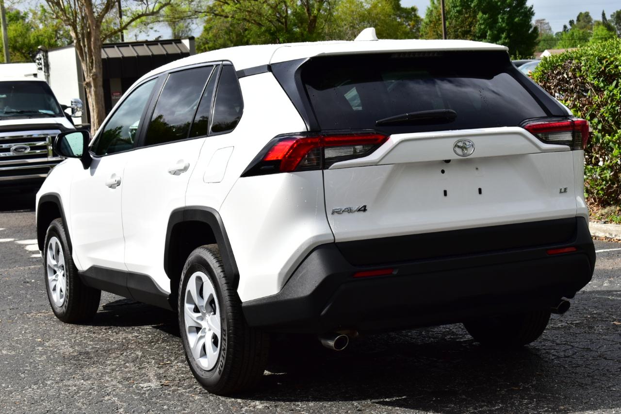 Toyota RAV4 LE FWD (Natl) 2025