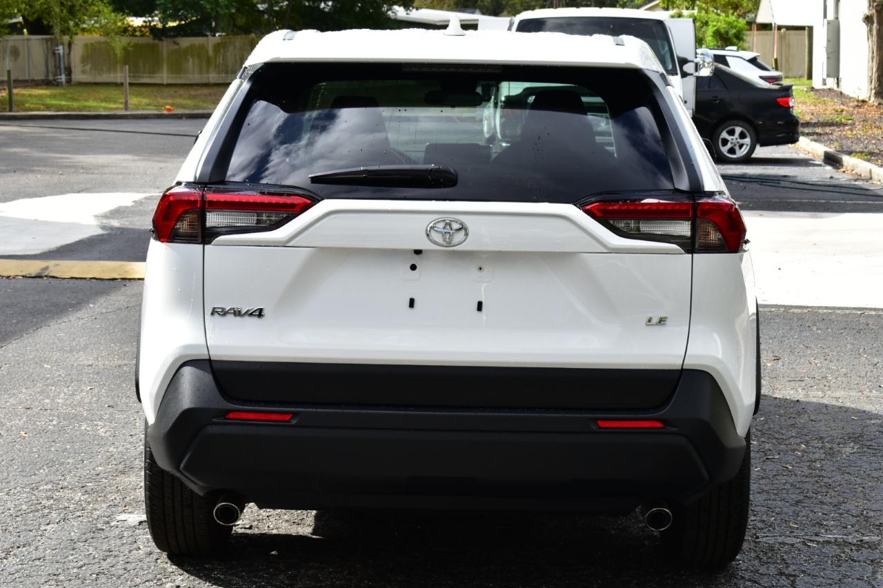 Toyota RAV4 LE FWD (Natl) 2025