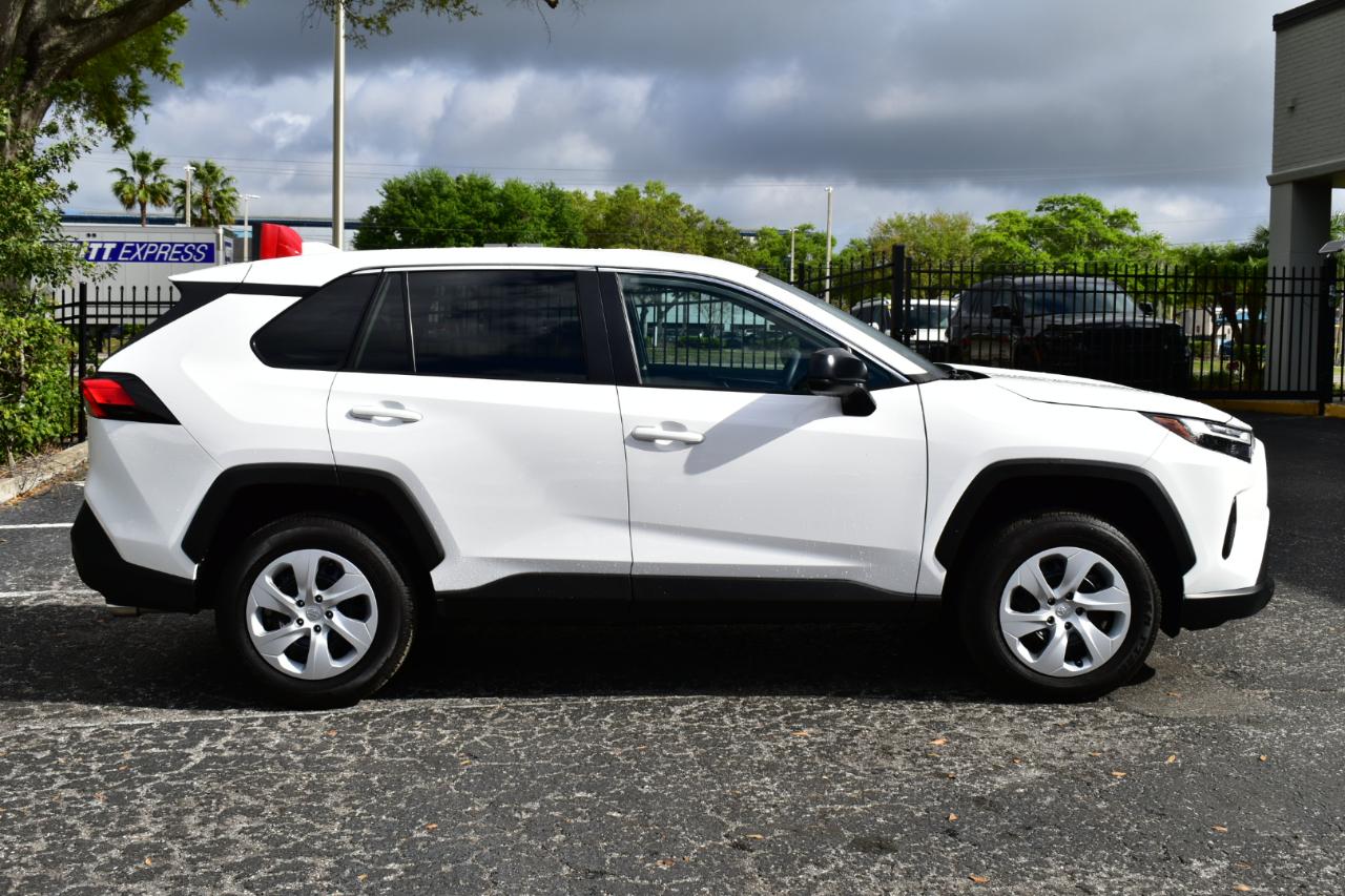 Toyota RAV4 LE FWD (Natl) 2025