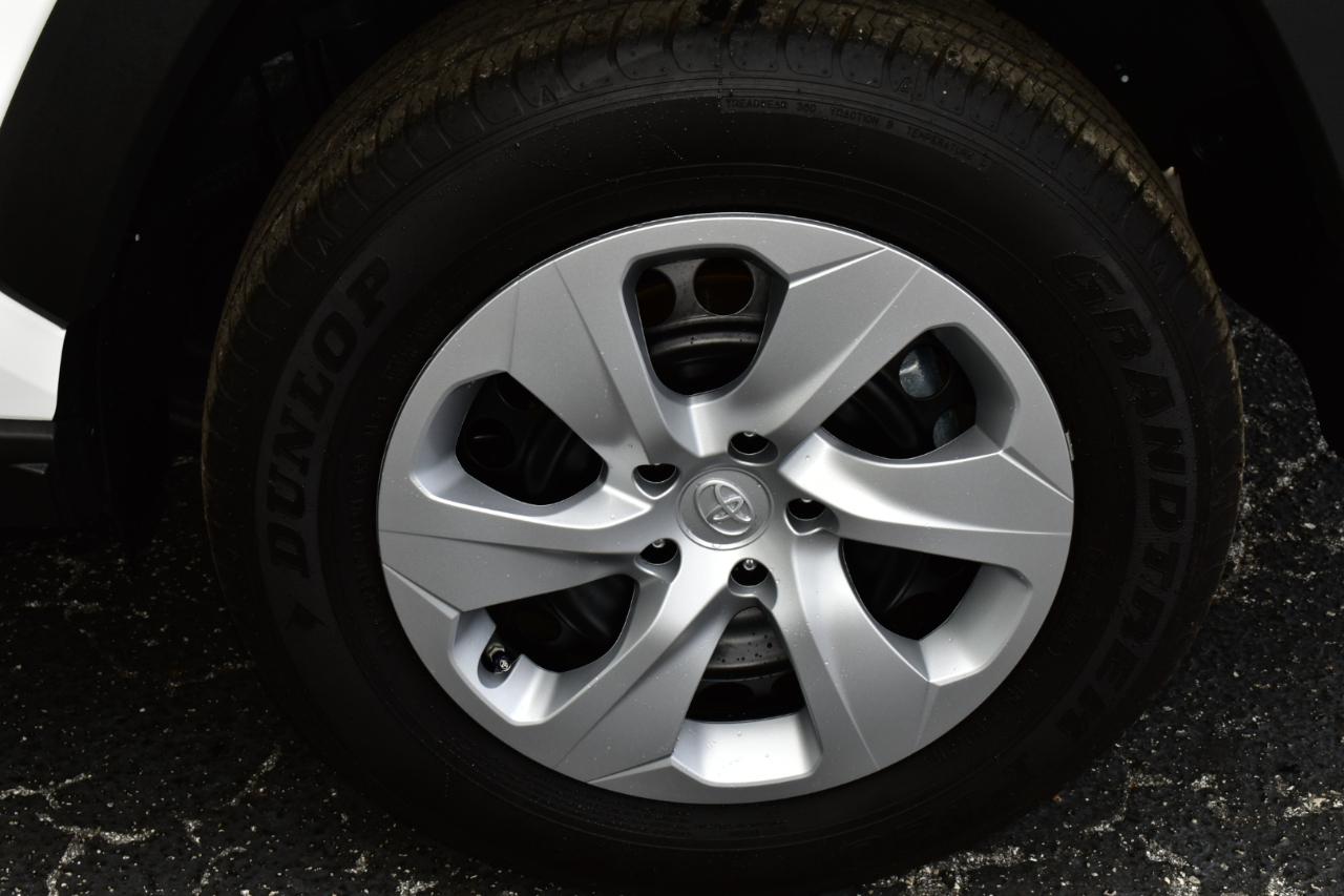 Toyota RAV4 LE FWD (Natl) 2025