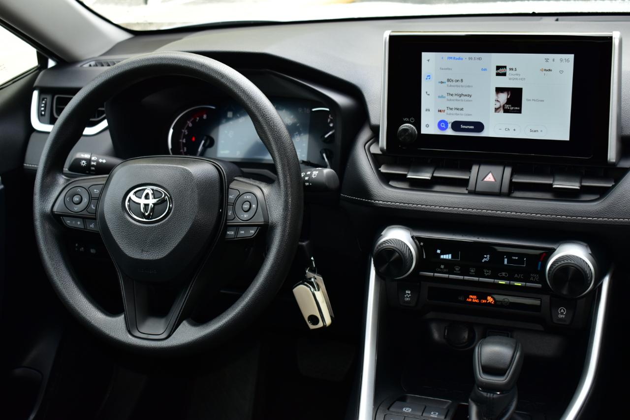 Toyota RAV4 LE FWD (Natl) 2025