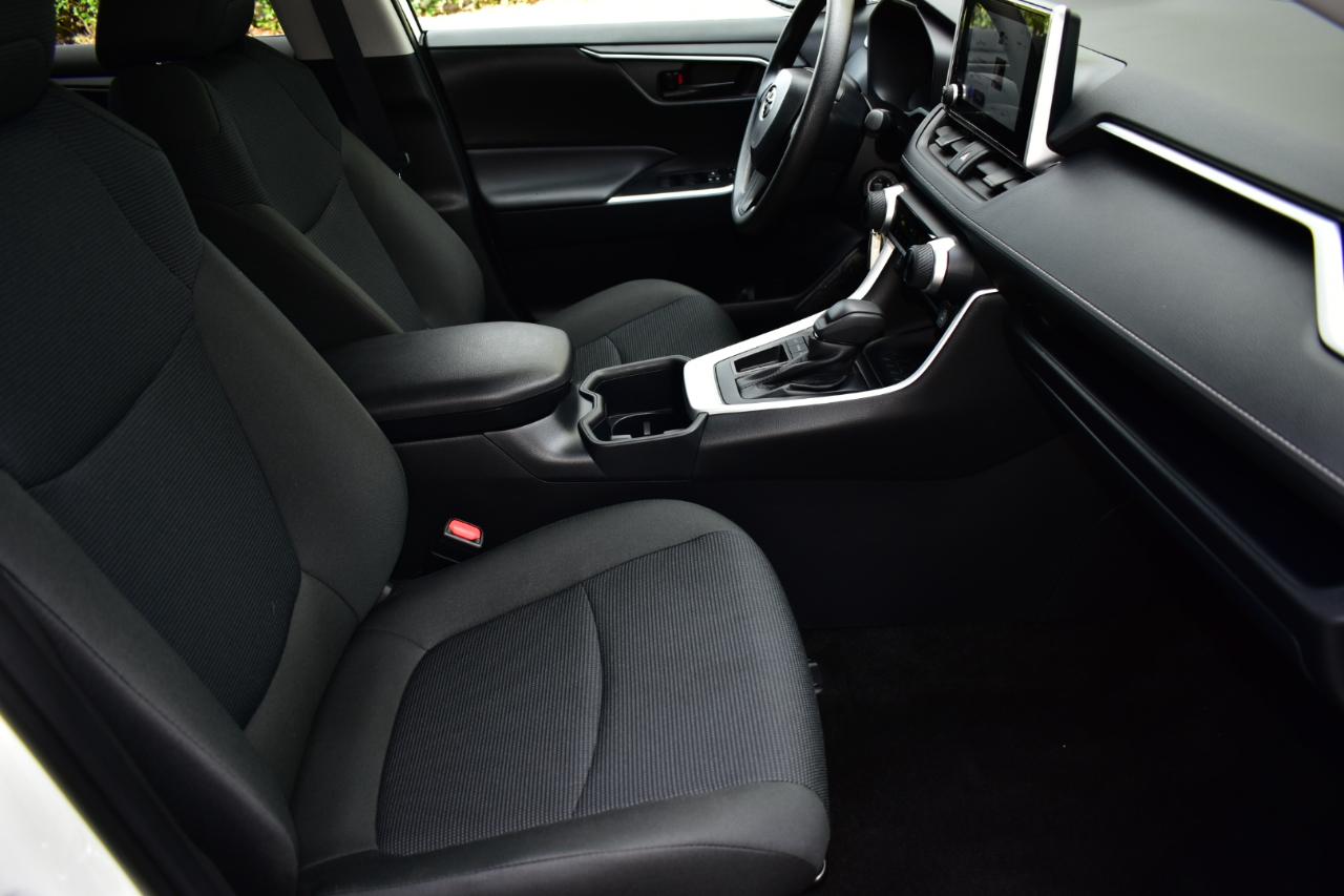 Toyota RAV4 LE FWD (Natl) 2025