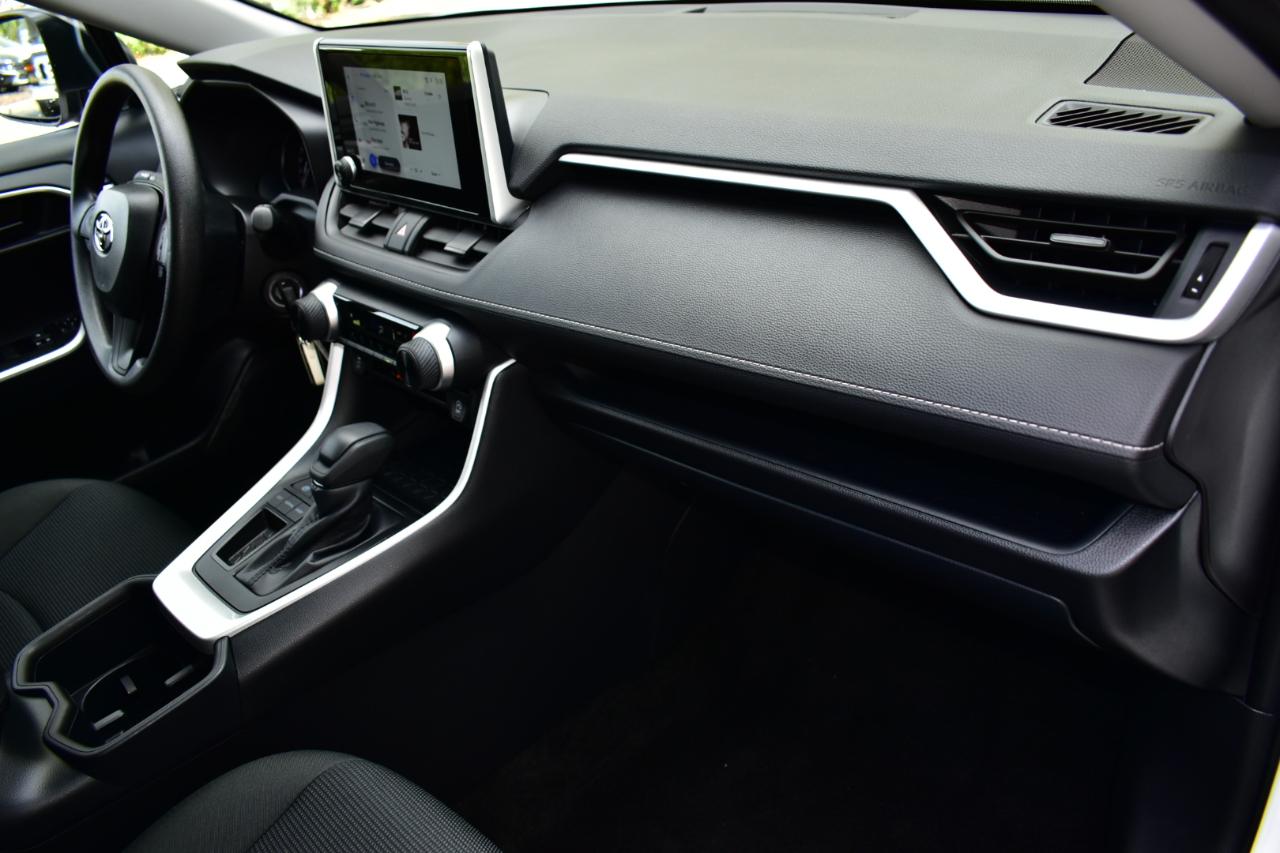 Toyota RAV4 LE FWD (Natl) 2025