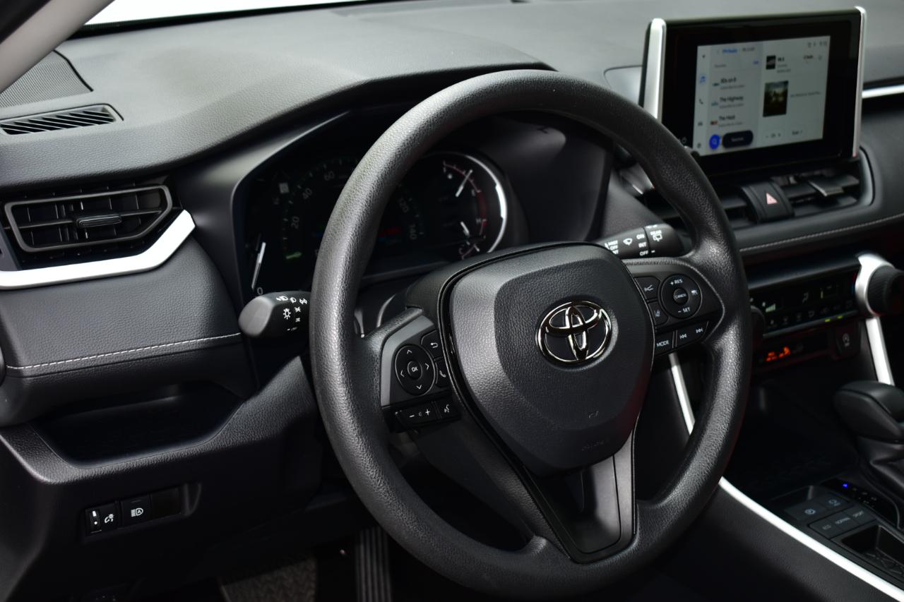 Toyota RAV4 LE FWD (Natl) 2025