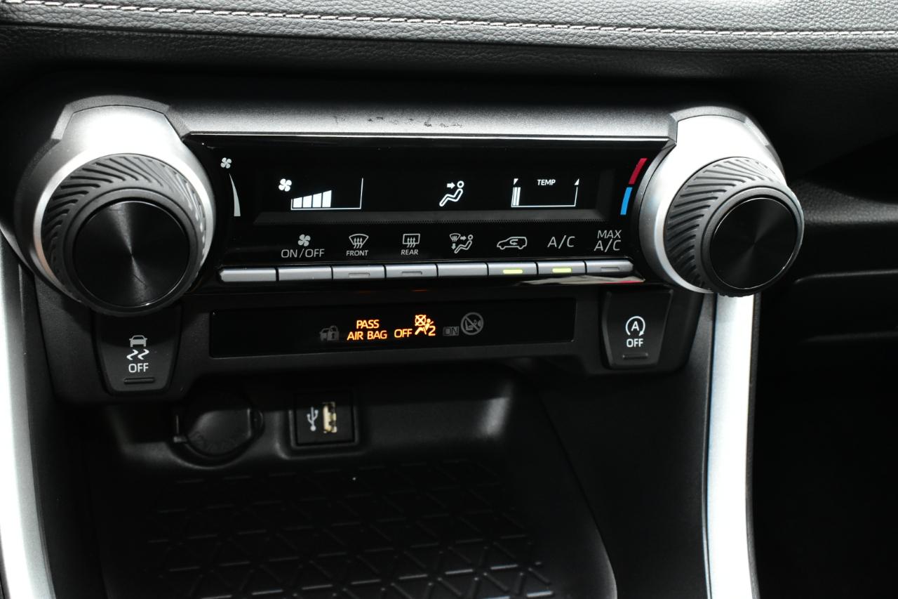 Toyota RAV4 LE FWD (Natl) 2025