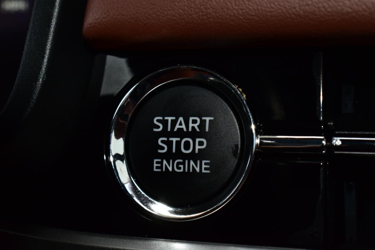 Mitsubishi Outlander SEL FWD 2025