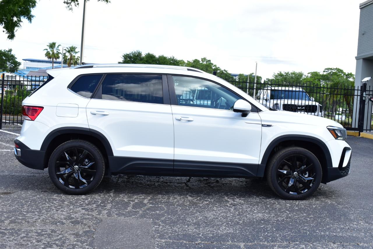 Volkswagen Taos SE FWD 2024