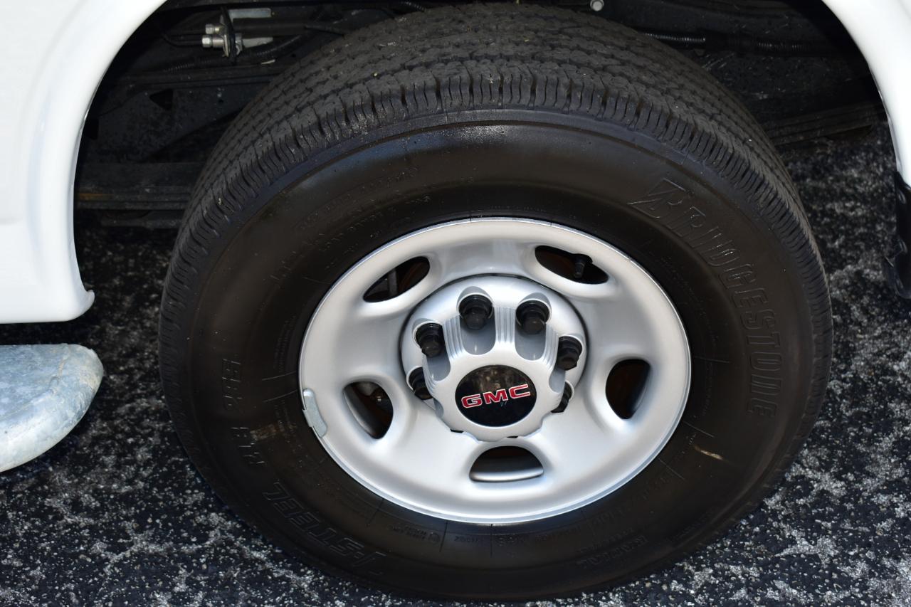 GMC Savana Cargo Van RWD 2500 135" 2024
