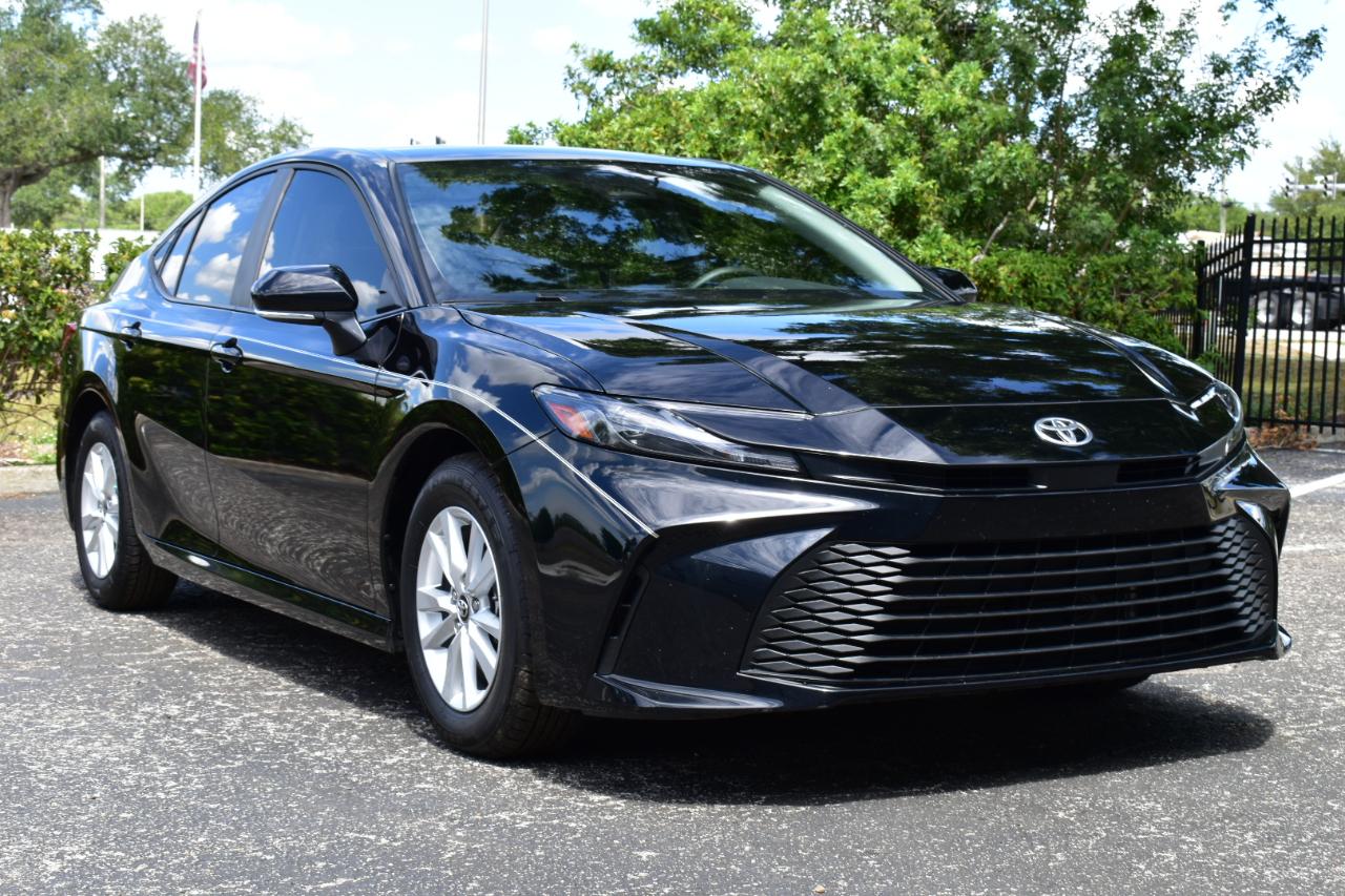 Toyota Camry LE (Natl) 2025