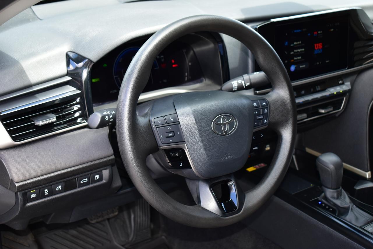 Toyota Camry LE (Natl) 2025