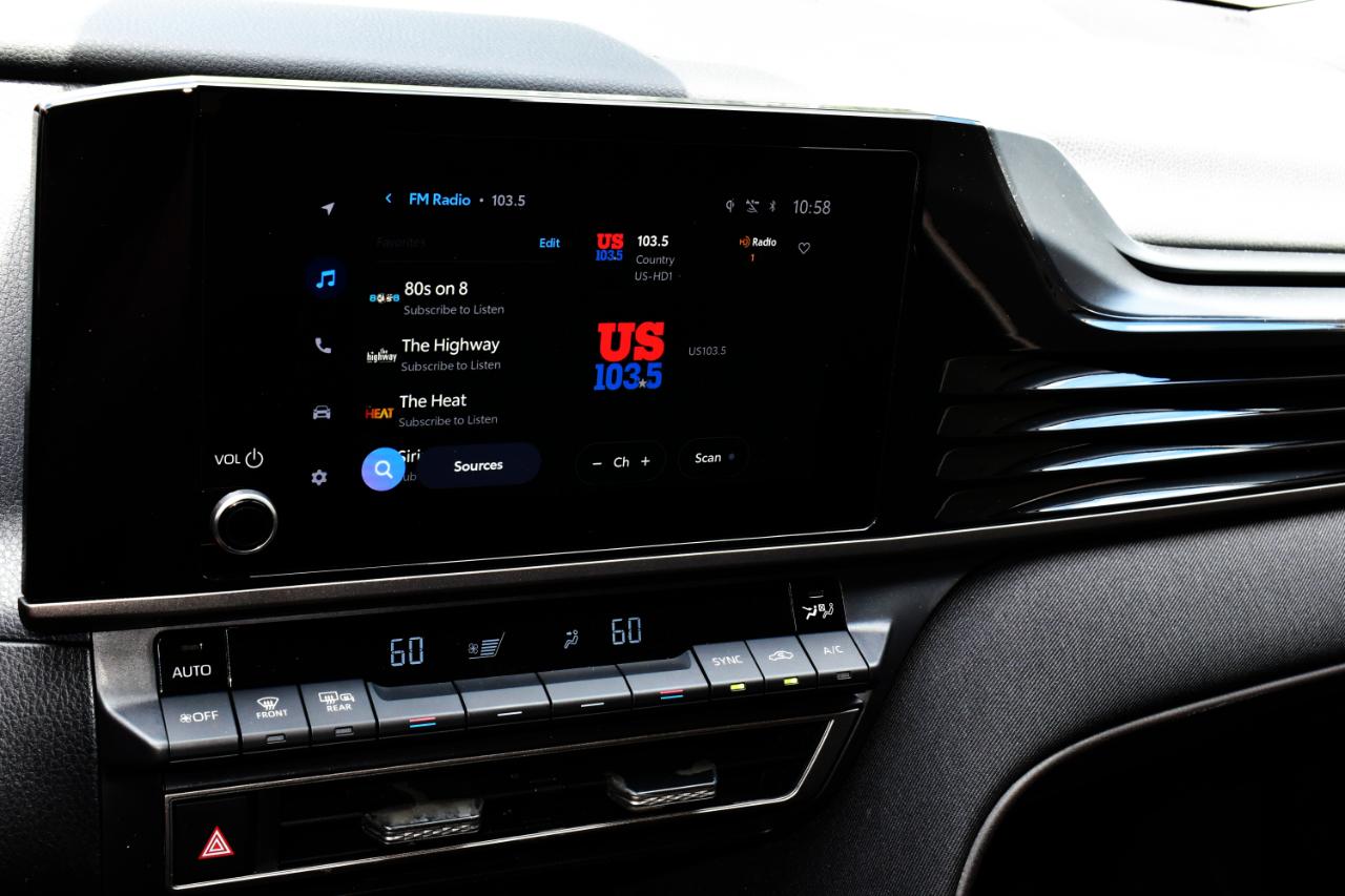 Toyota Camry LE (Natl) 2025