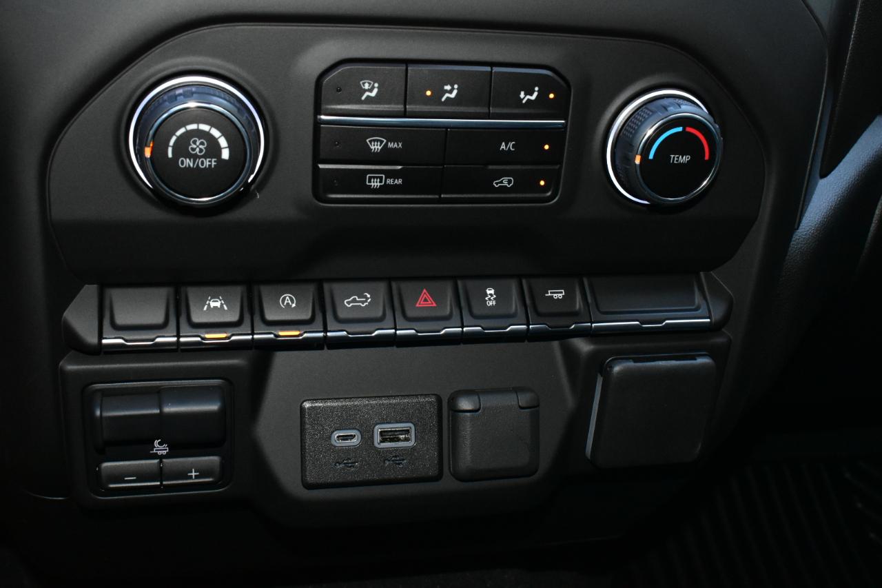 Chevrolet Silverado 1500 2WD Crew Cab 147" Custom 2025