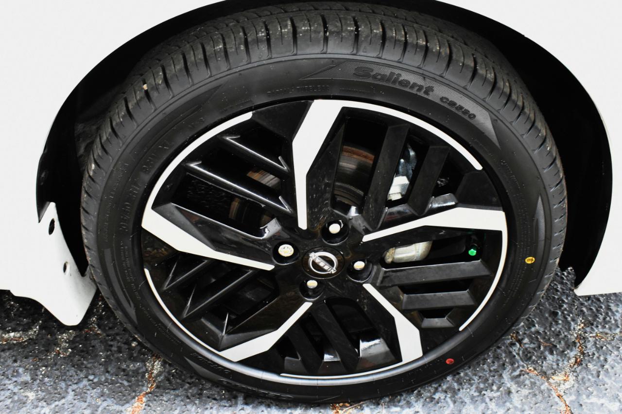 Nissan Versa SR CVT 2025