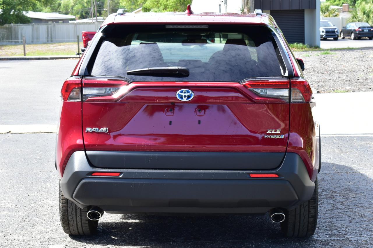 Toyota RAV4 Hybrid AWD 4dr XLE (Natl) 2021