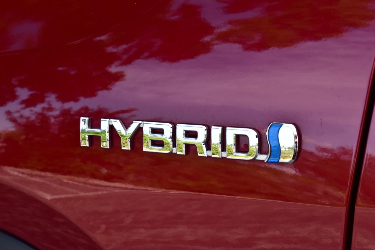 Toyota RAV4 Hybrid AWD 4dr XLE (Natl) 2021